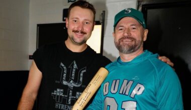 Mariners' Cal Raleigh sends first postseason homer to fan in 'Dump Here' shirt