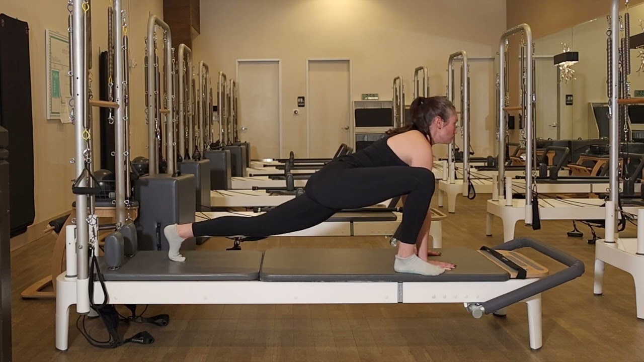 Runner's Lunge Stretch - YouTube