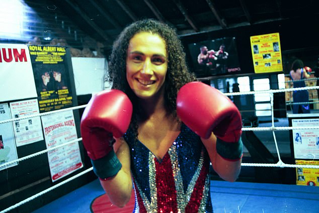 8/2/99*scanned by photo-CD* photographer:KEVIN WHEAL - dept: NEWS - caption: JANE COUCH,WIBF WORLD WELTER WEIGHT BOXING CHAMP