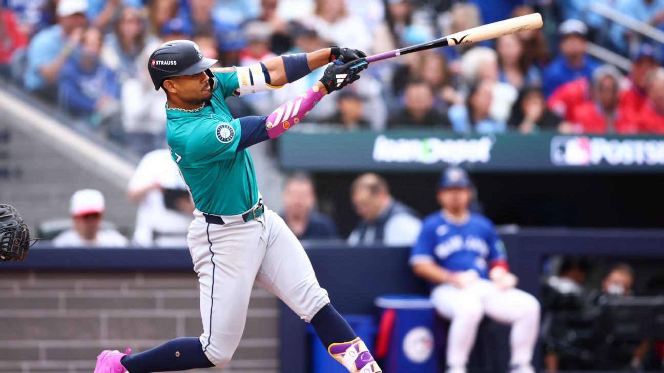 Mariners' Julio Rodriguez smashes three-run HR early in ALCS Game 2