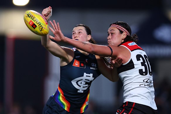 Eyes on the ball: Maddy Hendrie competes with St Kilda’s Jesse Wardlaw.