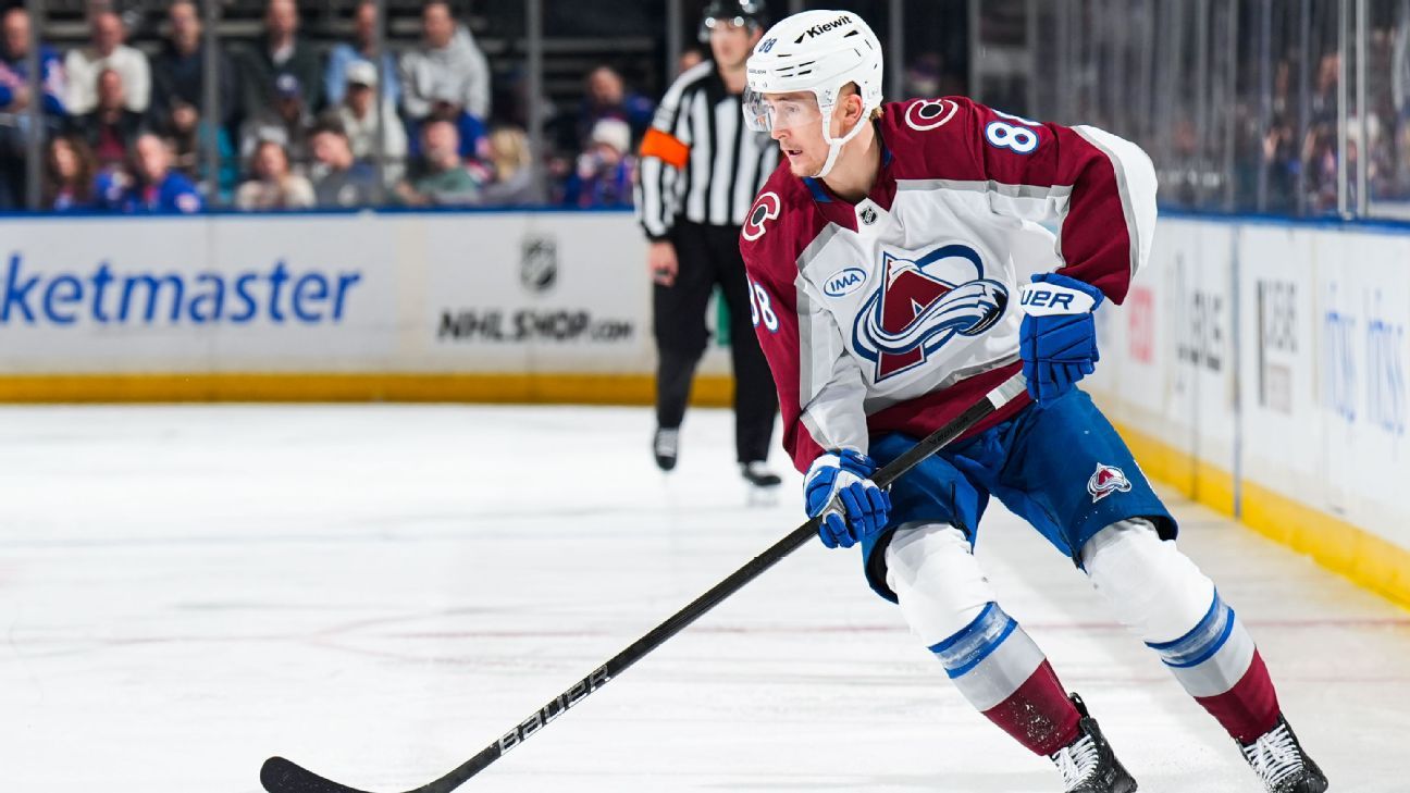 Avalanche sign forward Martin Necas to 8-year extension