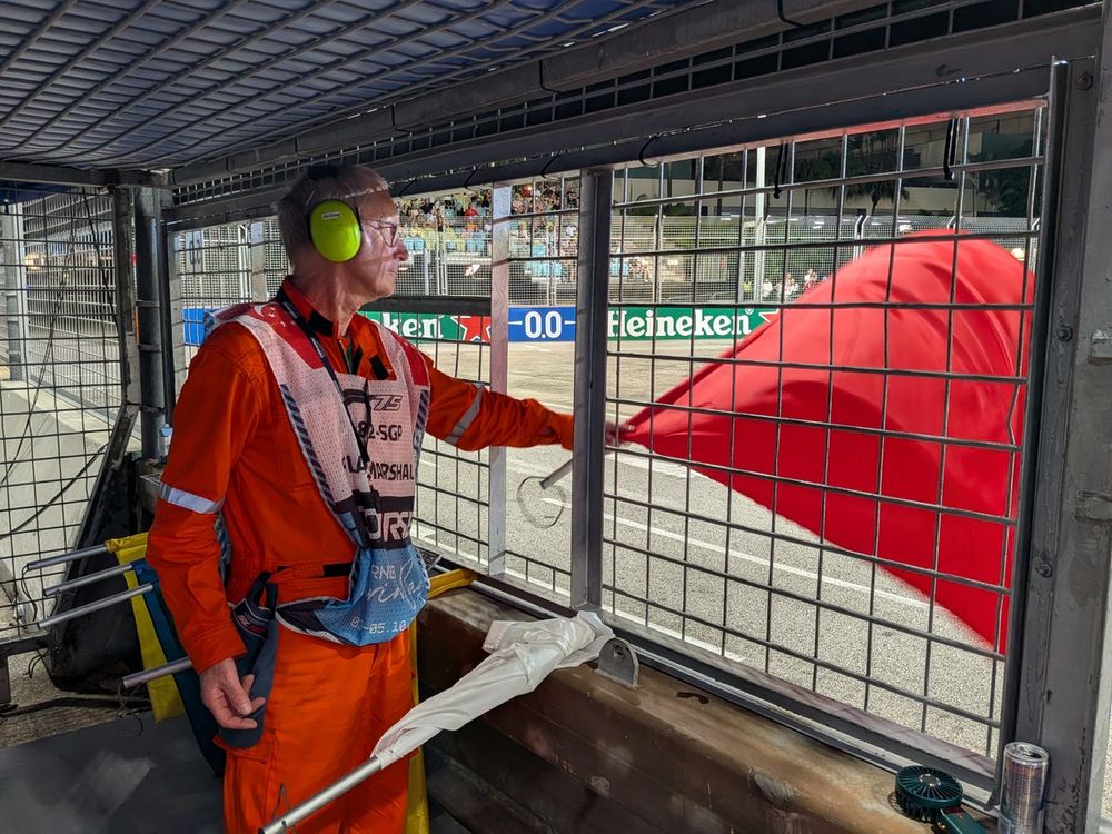 Marshals at work at the Singapore Grand Prix