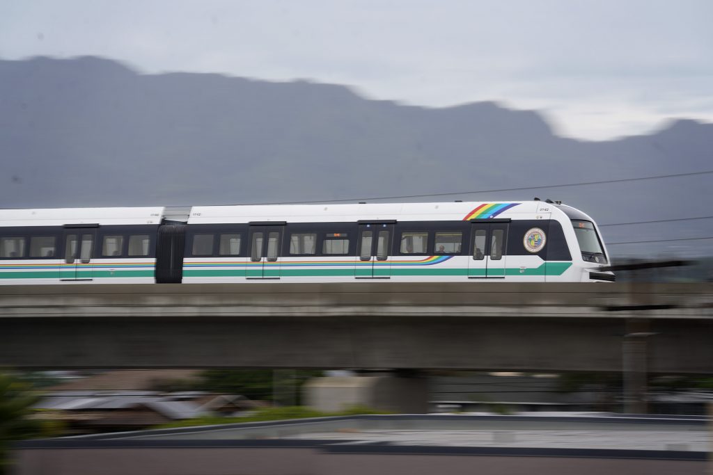 The Skyline train heads toward Aloha Stadium Friday, Dec. 1, 2023, as seen from Waipahu High School. (Kevin Fujii/Civil Beat/2023)