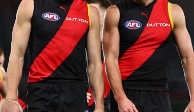 Essendon illicit drug use meeting upsets players, CEO Craig Vozzo criticised for breaching confidentiality, latest news