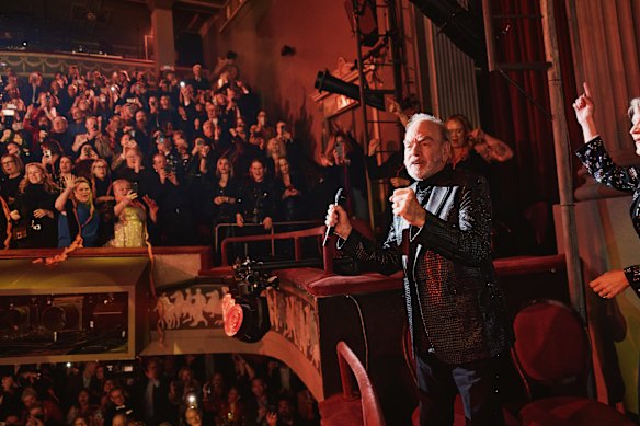 Neil Diamond surprised the opening night audience, and the cast and crew, with a performance of Sweet Caroline at the Broadway premiere in December 2022. 