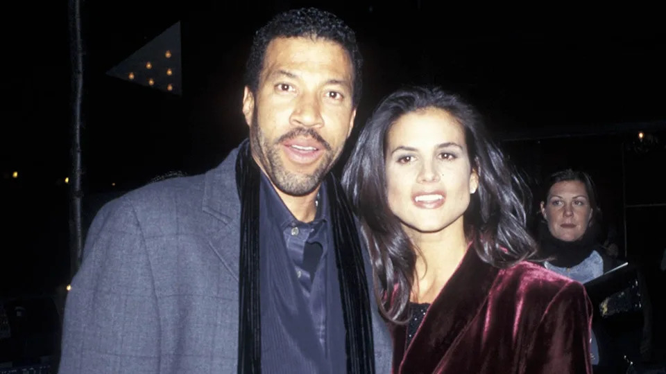 Lionel Richie and his ex-wife Diane Alexander smiling.