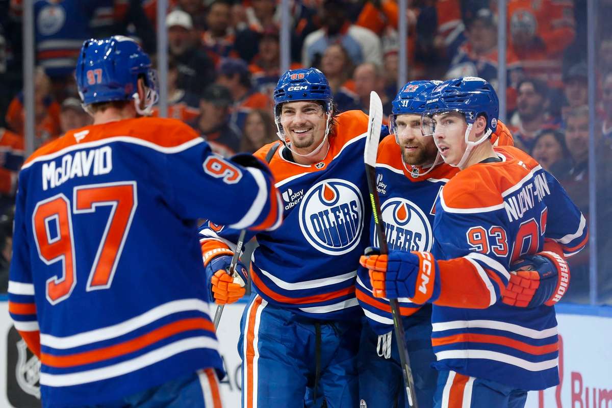 Oilers' Connor McDavid praises teammate David Tomasek after NHL debut at 29 years old