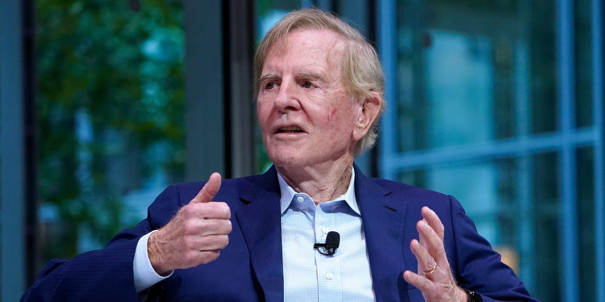 Former Apple CEO Says OpenAI Is Its 'First Real Competitor' in Decades