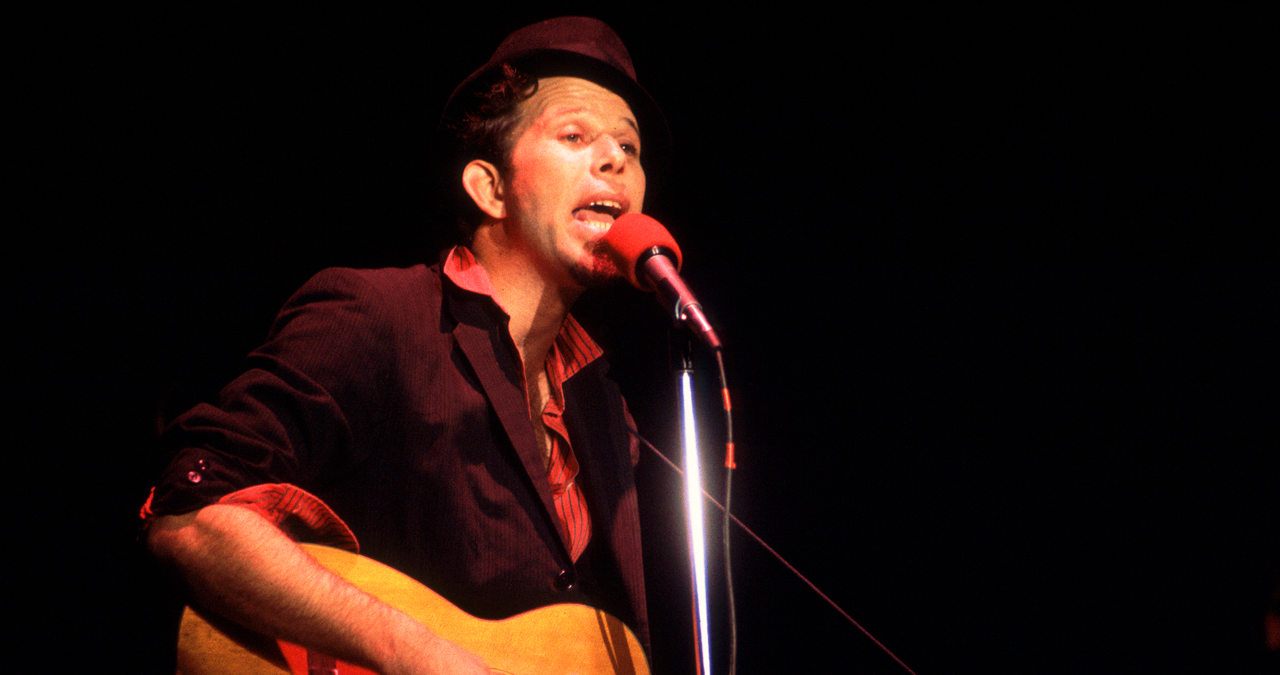 Tom Waits playing live