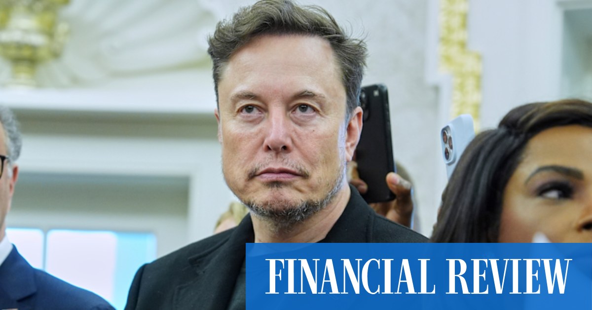 The photo on the cover of the magazine” Anthony Albanese and his new members and senators.