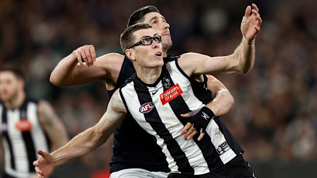 MELBOURNE, AUSTRALIA - JULY 28: Mason Cox of the Magpies and Marc Pittonet of the Blues compete in a ruck contest during the 2023 AFL Round 20 match between the Collingwood Magpies and the Carlton Blues at The Melbourne Cricket Ground on July 28, 2023 in Melbourne, Australia. (Photo by Michael Willson/AFL Photos via Getty Images)