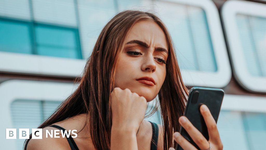 The people turning to AI for dating and relationship advice