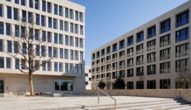 How Black Holes Produce Powerful Relativistic Jets