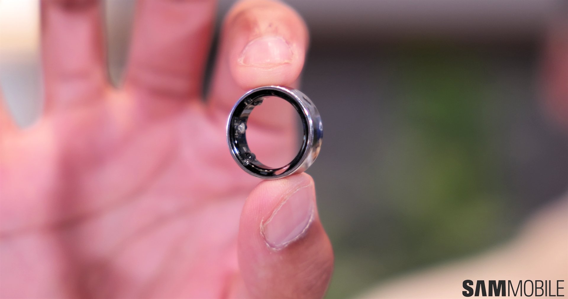 Nightmare scenario: Galaxy Ring gets stuck on finger due to a swollen battery