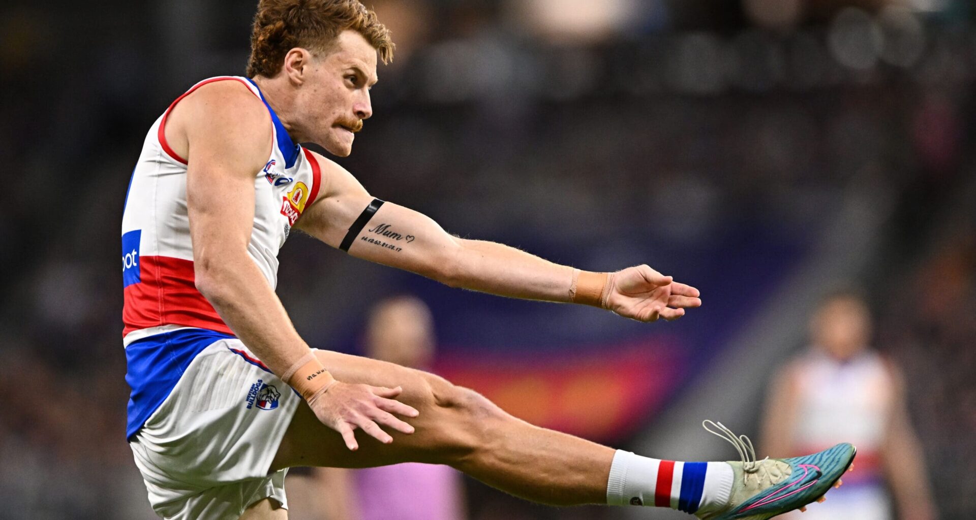 Western Bulldogs extend fringe duo - AFL News
