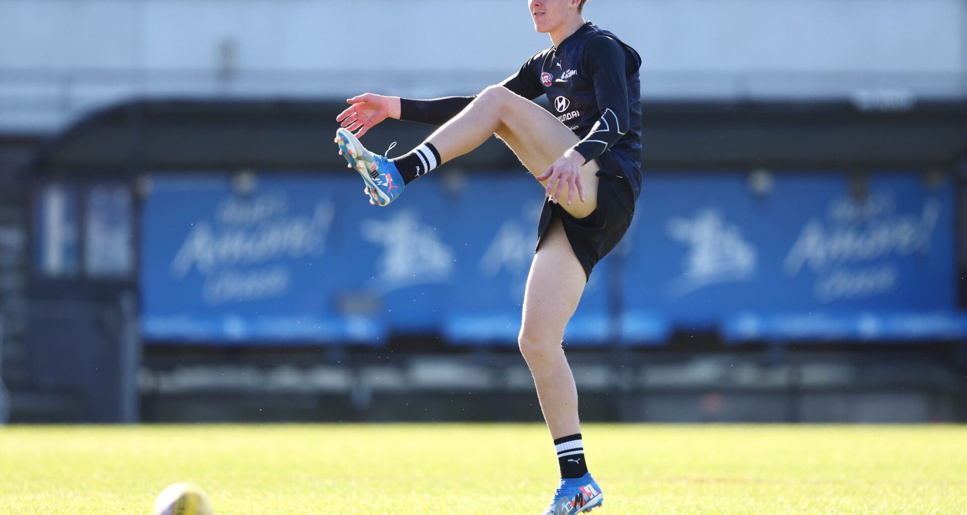 MELBOURNE, AUSTRALIA - JULY 09: Harry Dean of the Blues Academy trains during a Carlton Blues AFL training session at Ikon Park on July 09, 2025 in Melbourne, Australia. (Photo by Morgan Hancock/Getty Images)