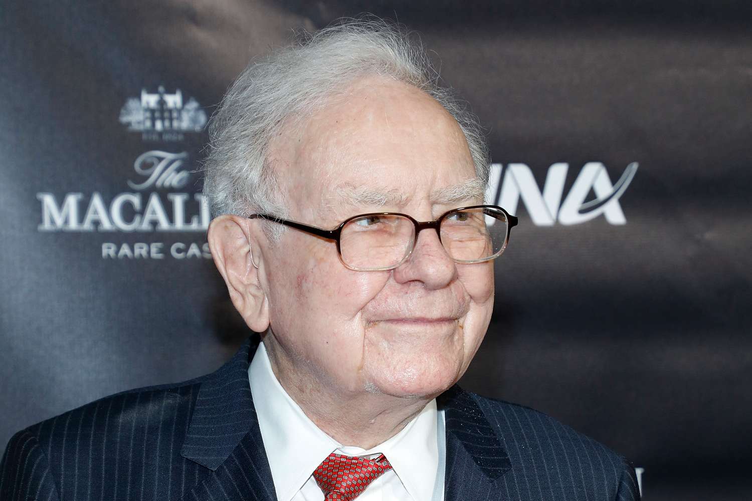 How Buffett's 90/10 Rule Can Simplify Your Investment Strategy
