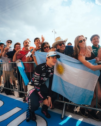 Una postal repetida en varios