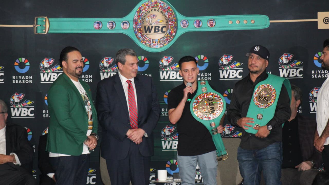 Ricardo Sandoval Crowned WBC World Champion by President Mauricio Sulaimán