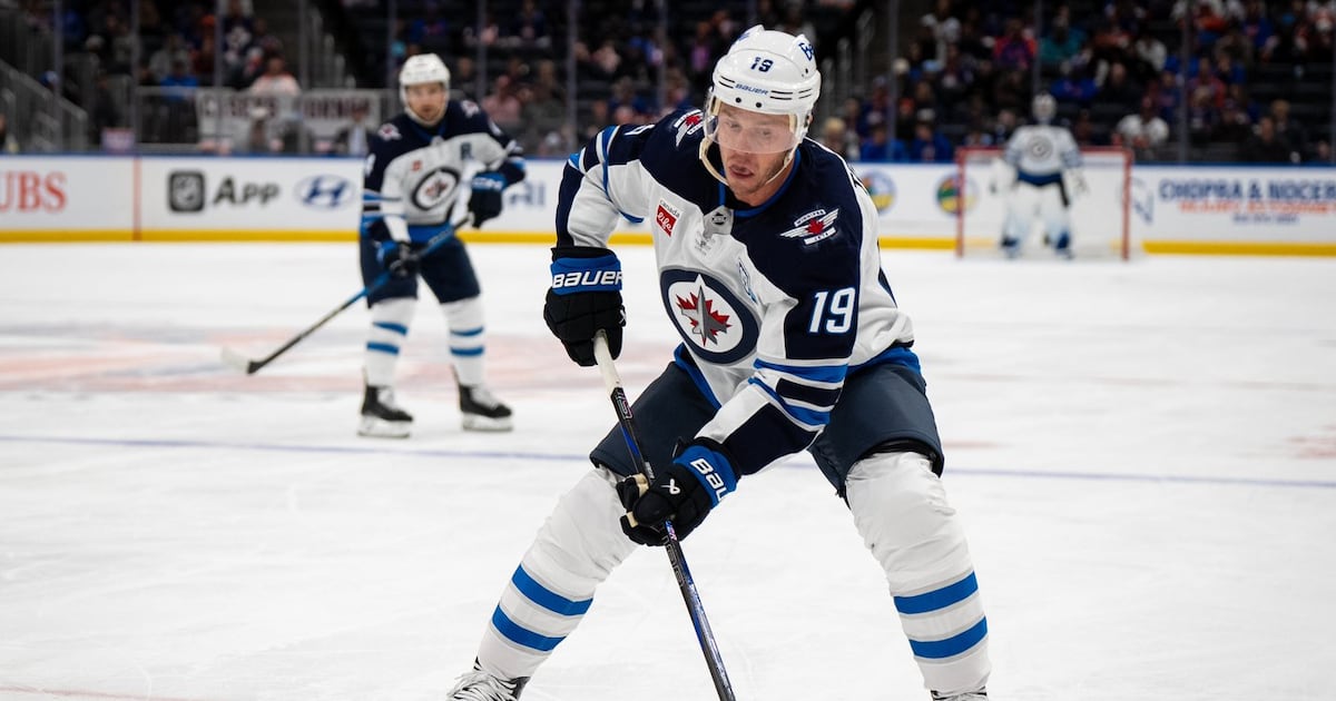 Toews starting to feel comfortable playing with Jets