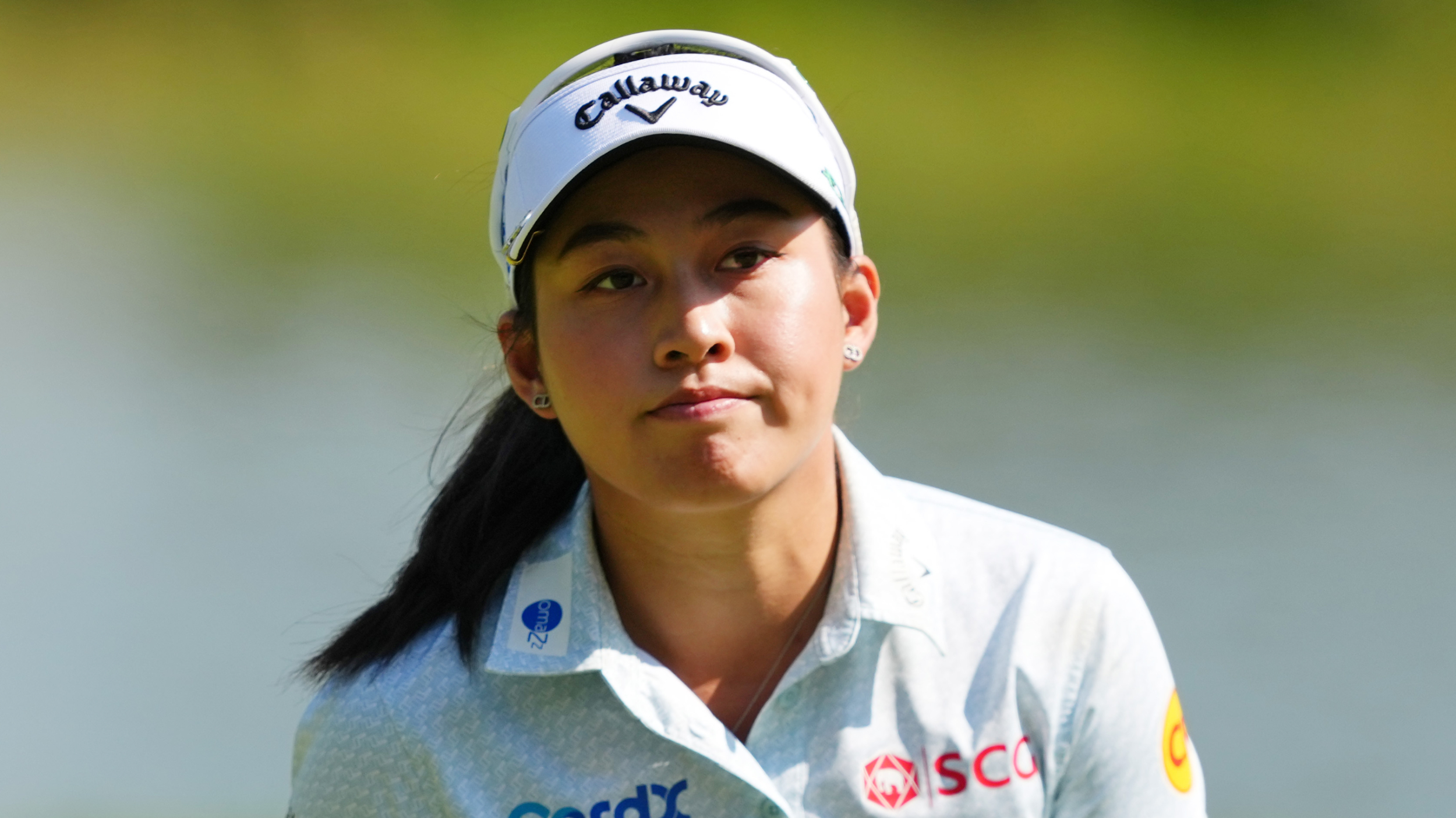 Jeeno Thitikul watches a shot