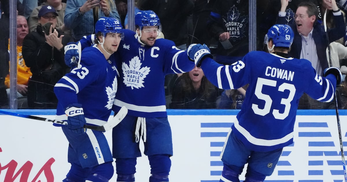 Auston Matthews scores a pair, William Nylander gets on the board as Toronto Maple Leafs down Nashville Predators