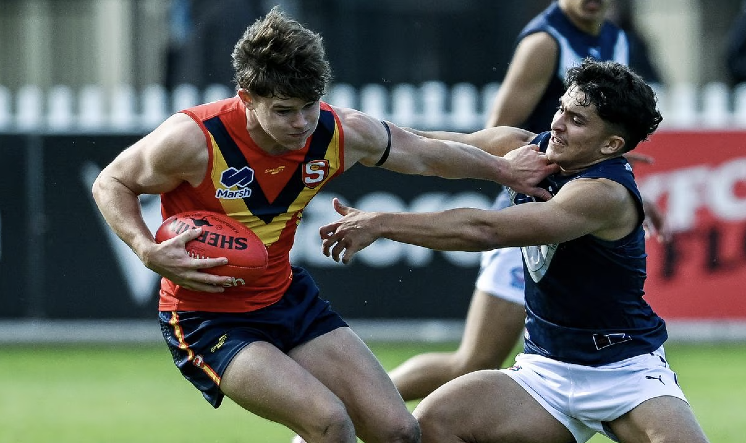 ADELAIDE, AUSTRALIA - JUNE 08: Sam Cumming (vc) of South Australia competes with Adam Sweid of Vic Metro during the Marsh AFL National Championships U18 Boys match between South Australia and Victoria Metro at Alberton Oval, on June 08, 2025, in Adelaide, Australia. (Photo by Mark Brake/AFL Photos/via Getty Images)
