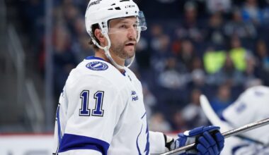 Devils sign Luke Glendening to one-year contract