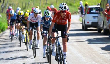 Pauliena Rooijakkers leads the bunch during the 2025 Tour de France Femmes