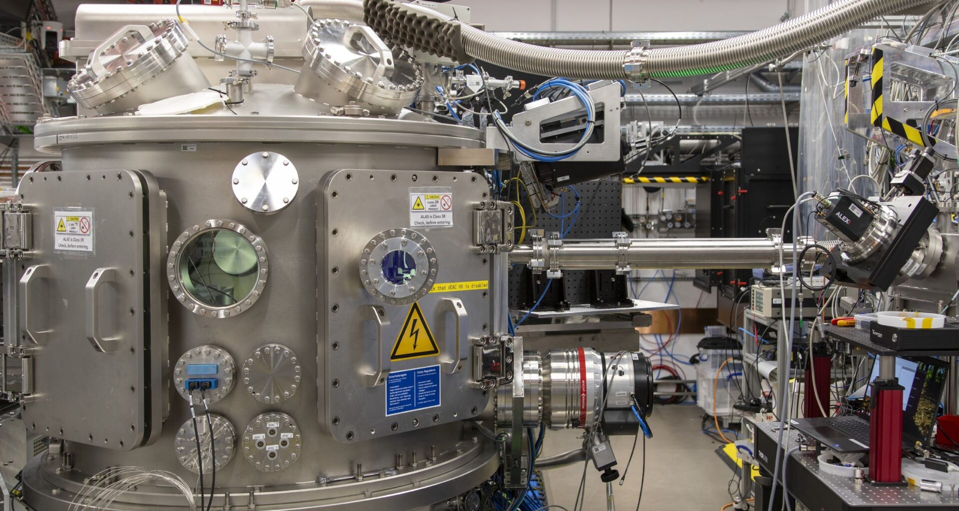 World's biggest X-ray laser discovers never-before-seen type of ice that's solid at room temperature