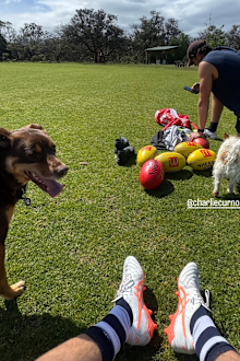 Bailey Smith training with Charlie Curnow.