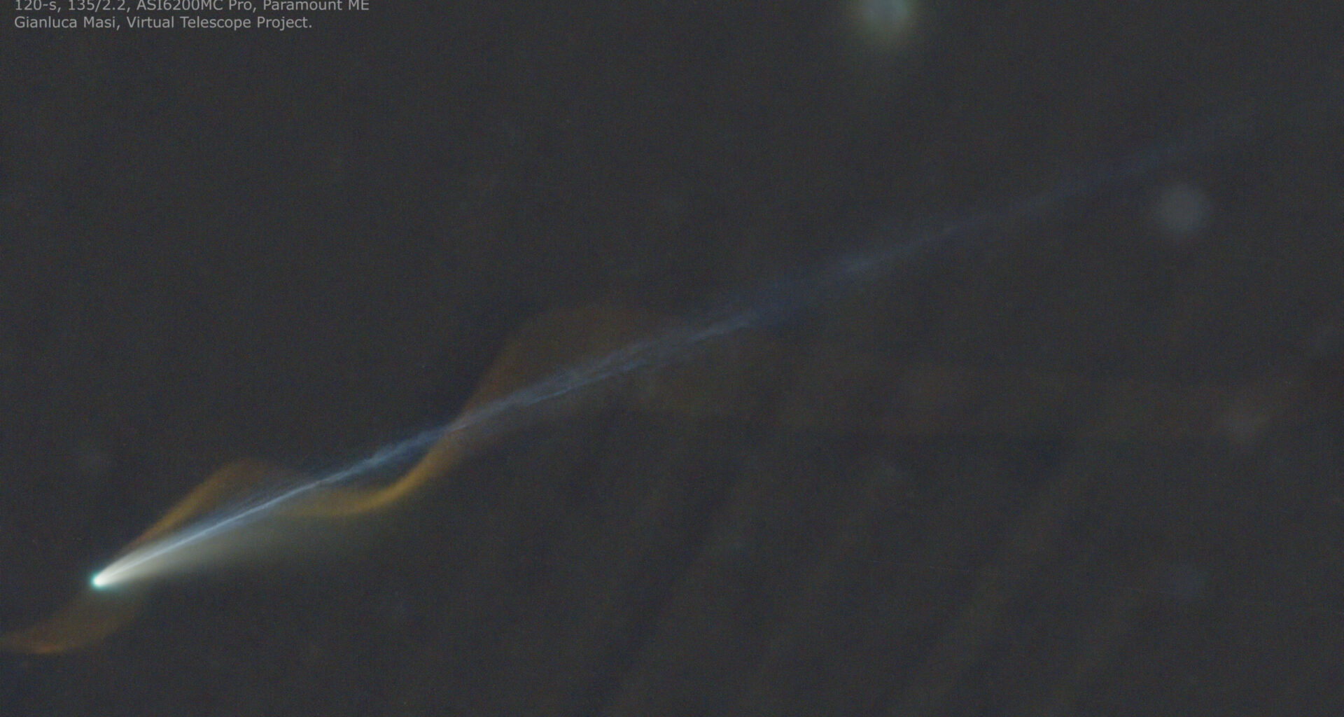 Comet C/2025 A6 Lemmon and a meteor red afterglow. 24 October 2025.