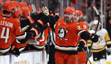 Kreider breaks tie late in 3rd, Ducks edge Penguins