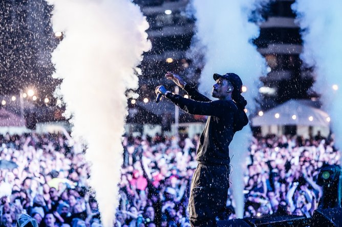 Wiz Khalifa endured tech issues to put on a show.
