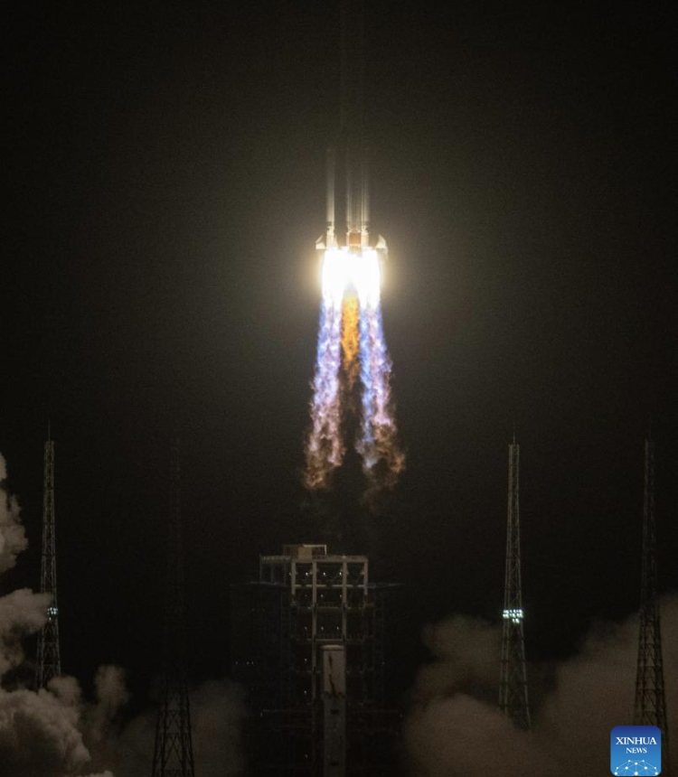 A Long March-5 rocket carrying a new communication technology test satellite blasts off from Wenchang Space Launch Site in south China's Hainan Province, Oct. 23, 2025. China on Thursday sent a new communication technology test satellite into space from the Wenchang Space Launch Site in south China's Hainan Province.

Launched at 10:30 p.m. (Beijing Time) aboard a Long March-5 rocket, the satellite has entered its planned orbit successfully.

It will be used mainly to carry out multi-band and high-speed communication technology validation tests.

The launch was the 602nd mission of the Long March carrier rocket series. (Xinhua/Pu Xiaoxu)