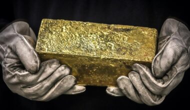 Lunchtime queues and $6000 bars: Australia’s new gold rush hits Martin Place