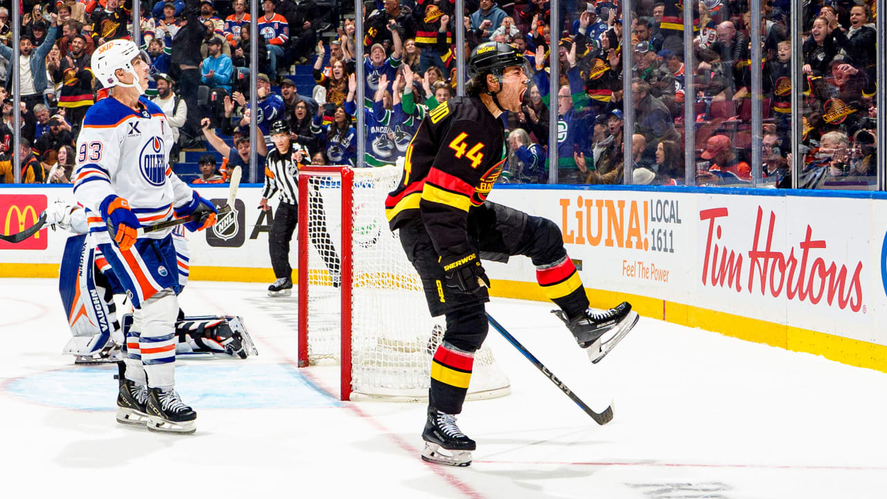 Sherwood scores 2, Canucks recover in OT against Oilers to end 3-game skid