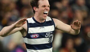 Star storms home to go back-to-back as Baz has crowd in stitches - Geelong Advertiser