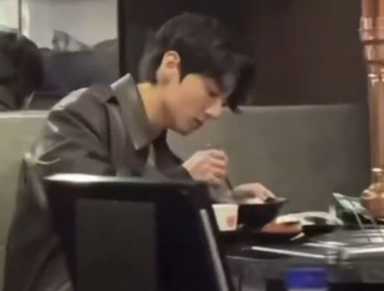 Boy band BTS member Jungkook is seen dining alone at a restaurant in Seoul on Oct. 29 in this photo uploaded to X [SCREEN CAPTURE]