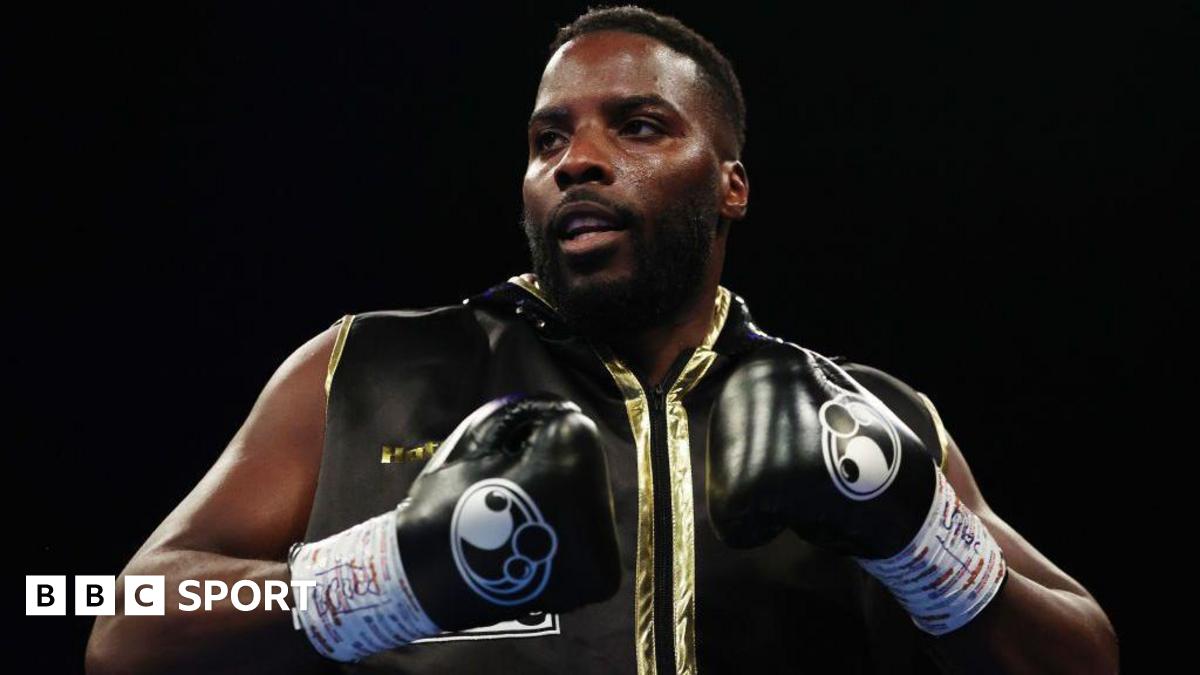 Lawrence Okolie with black boxing gloves on
