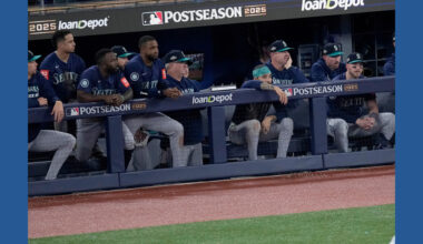 Eight outs from AL pennant, Mariners waste lead and remain only team without a World Series trip