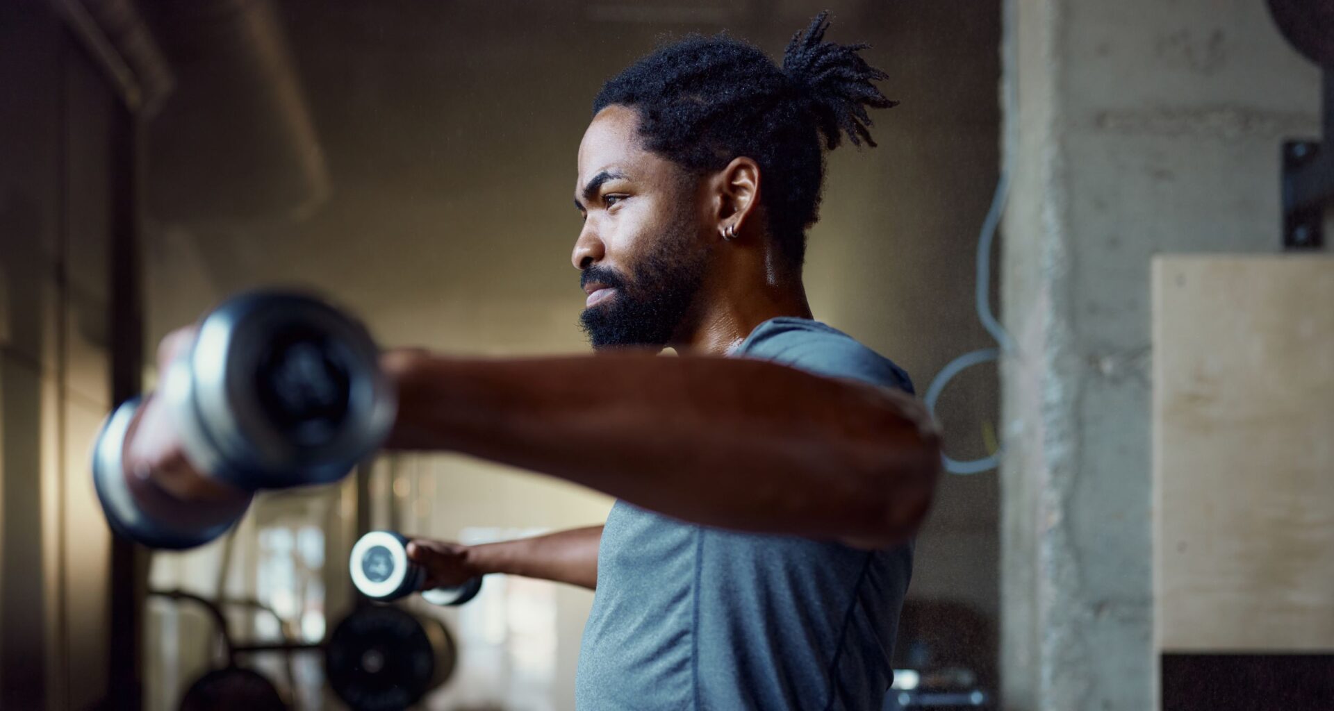 A trainer says when all he has is a pair of dumbbells he uses this six-move workout to build evenly-balanced upper-body muscle