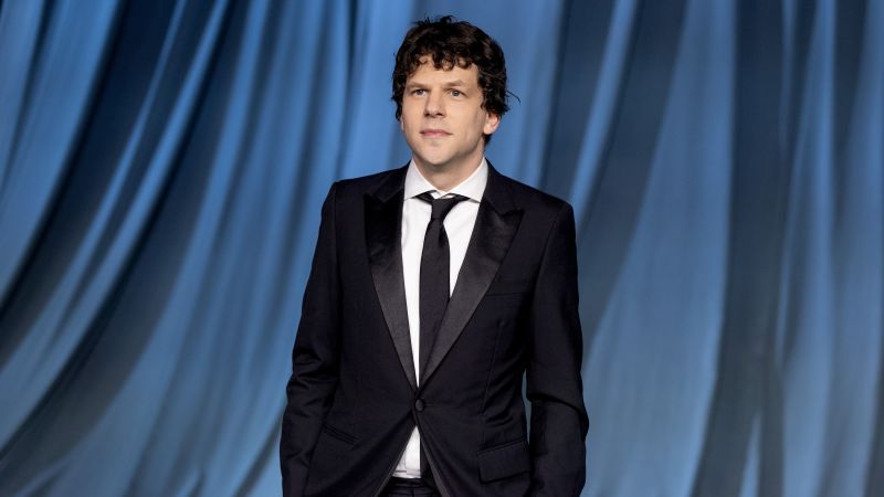 Jesse Eisenberg is ‘excited’ to be donating one of his kidneys to a stranger: It’s ‘so needed’