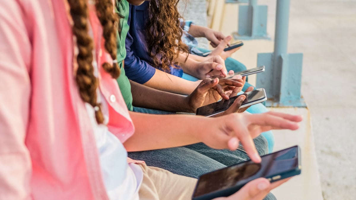 Social media use may lead to depression for youth, expansive study finds