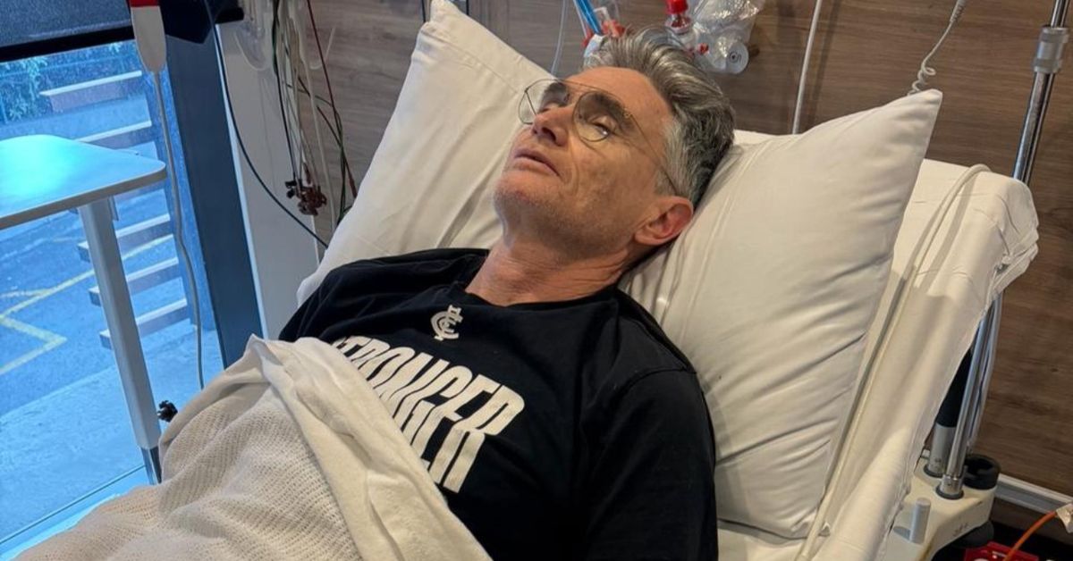 Comedian Dave Hughes recalls 'near-death' experience at AFL Legends game