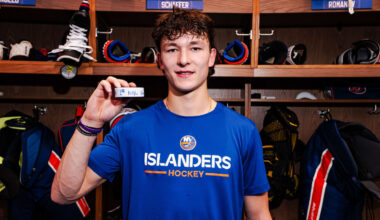 Schaefer gets 1st NHL goal in home debut with Islanders