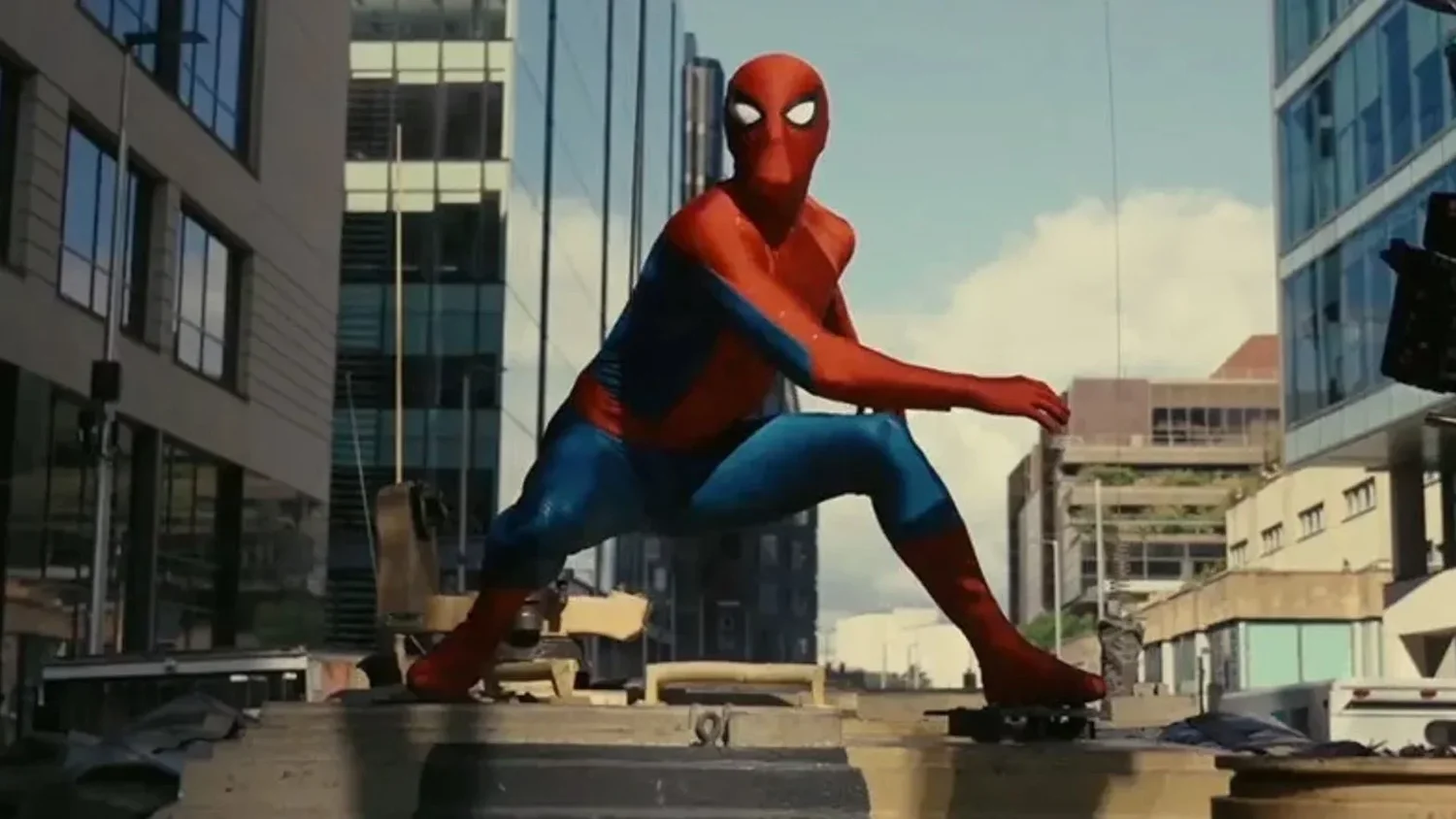 BRAND NEW DAY Set Photos Reveal Sadie Sink, Bloodied Bruce Banner, and a Possible Female Villain — GeekTyrant