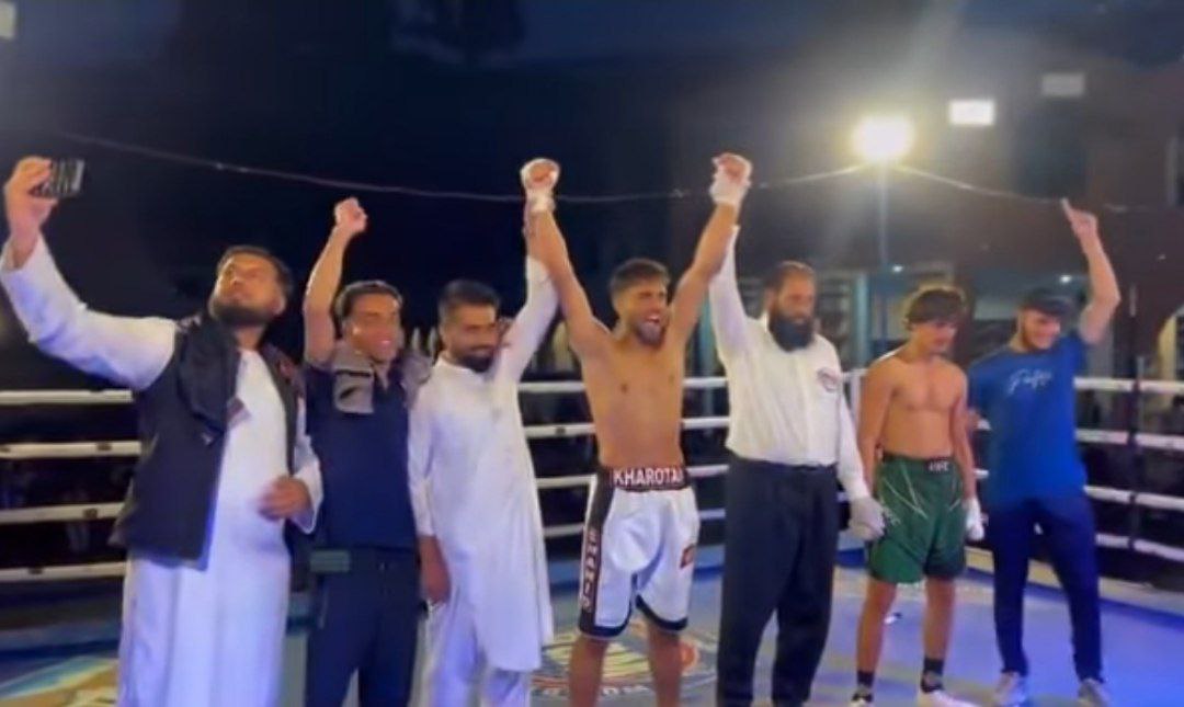 Afghan boxer Kharoti defeats Pakistani opponent in first round