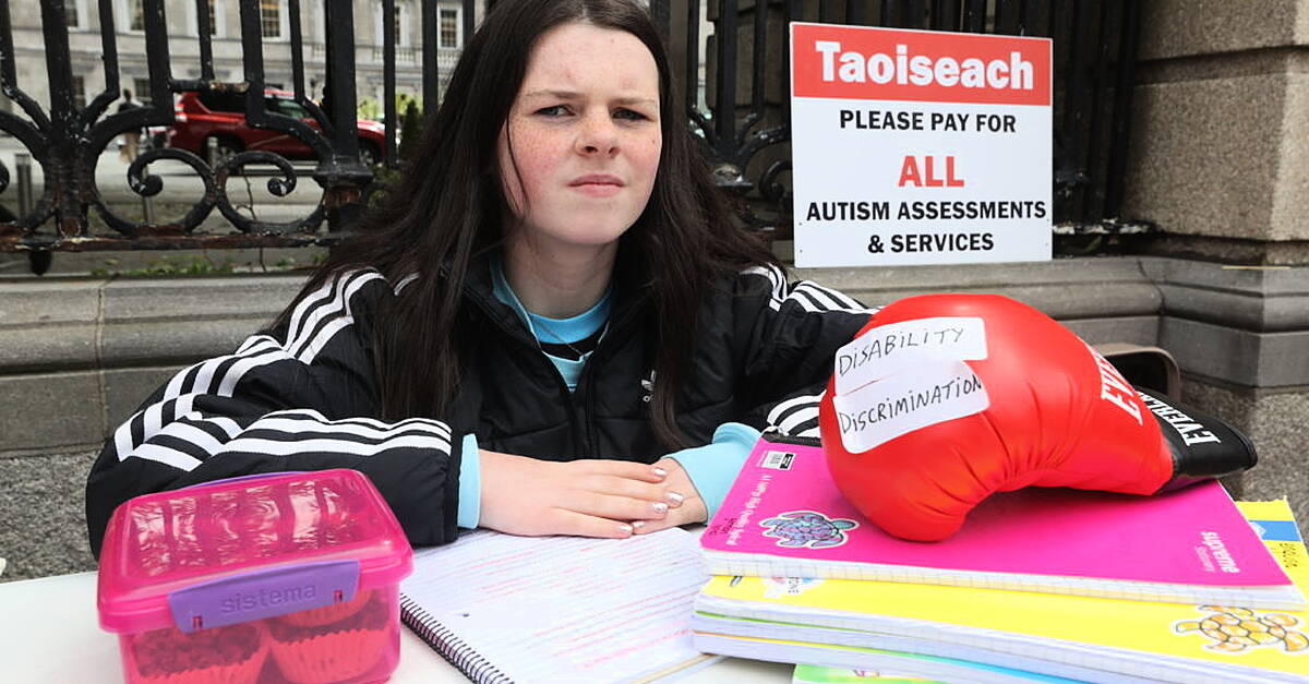 Tánaiste commits to examining therapist recruitment process